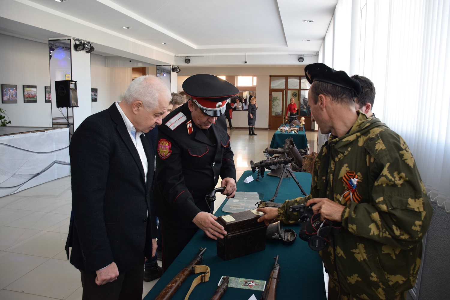 Администрация Апшеронского городского поселения Апшеронского района |  Воинский долг - честь и судьба!